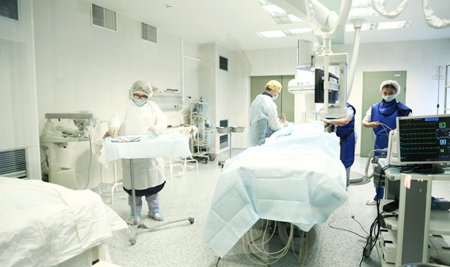 Астраханские хирурги провели уникальную операцию по удалению тромба