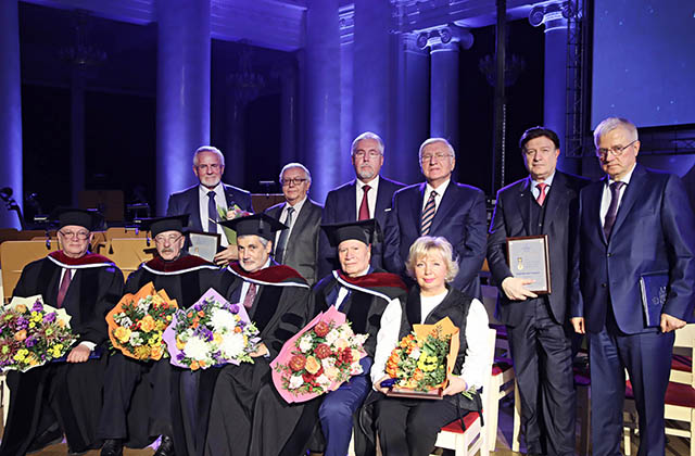 А.Ш. Ревишвили награжден медалью имени профессора В.И. Колесова «За значительный вклад в развитие кардиоваскулярной хирургии»
